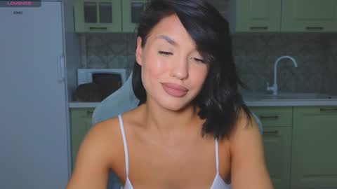 Snapshot of mia___lunaa chatting on October 1, 10:05 pm Mia online show from October 1, 10:05 pm