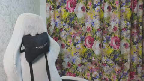 Mia online show from November 26, 8:43 pm