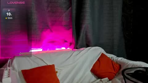 Mia  GMT7 Mon Tue Wen Thur 1000am-0300pm Sat 0300am-0900am online show from February 6, 8:39 am