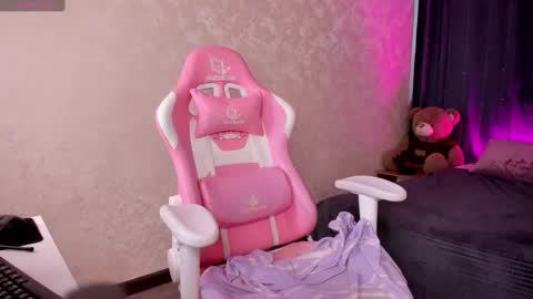 Mia  GMT7 Mon Tue Wen Thur 1000am-0300pm Sat 0300am-0900am online show from March 11, 5:27 am