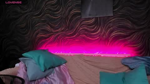 Mia  GMT7 Mon Tue Wen Thur 1000am-0300pm Sat 0300am-0900am online show from March 12, 1:03 am