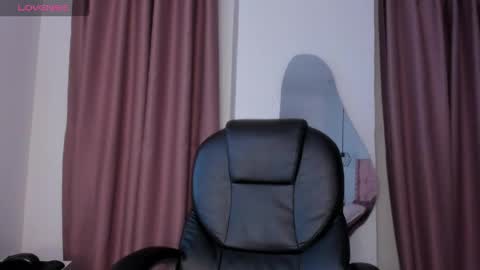 Mia online show from April 21, 2:34 pm