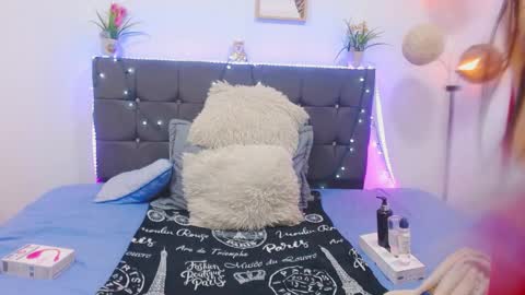 C A L L  M E  M I A  online show from March 31, 1:40 am