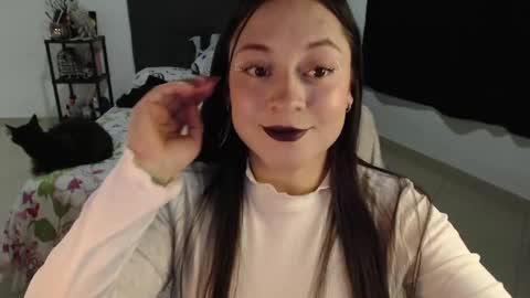 mia online show from December 5, 11:51 pm