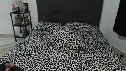 mia online show from December 28, 5:23 am