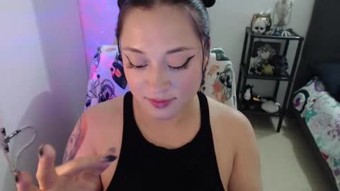 mia online show from February 8, 1:11 am