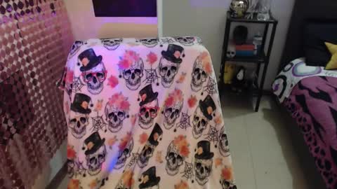 mia online show from October 22, 11:59 pm