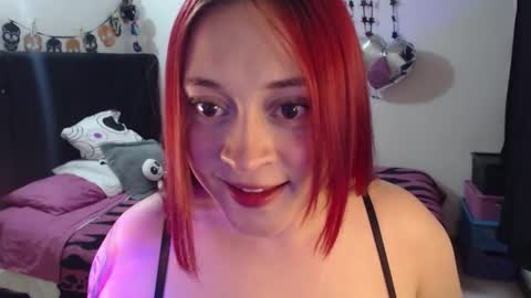 Snapshot of mia_adams_red chatting on January 31, 10:41 pm mia online show from January 31, 10:41 pm