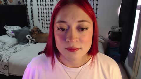 Snapshot of mia_adams_red chatting on February 17, 8:26 pm mia online show from February 17, 8:26 pm