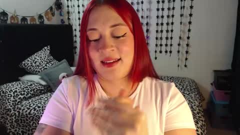 Snapshot of mia_adams_red chatting on February 21, 11:28 pm mia online show from February 21, 11:28 pm