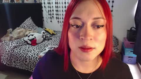 Snapshot of mia_adams_red chatting on February 22, 7:12 pm mia online show from February 22, 7:12 pm