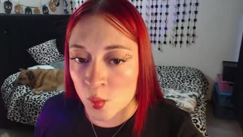 Snapshot of mia_adams_red chatting on February 25, 11:03 pm mia online show from February 25, 11:03 pm