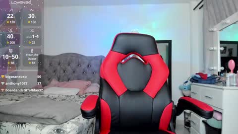 Snapshot of mia_adamsxxx chatting on December 28, 10:13 pm mia_adamsxxx online show from December 28, 10:13 pm