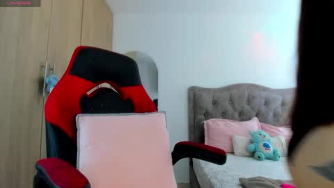 mia_adamsxxx online show from May 26, 8:27 pm