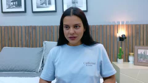 Mia Bellefort online show from February 6, 8:01 pm