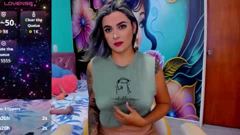 Mia online show from January 3, 8:11 pm