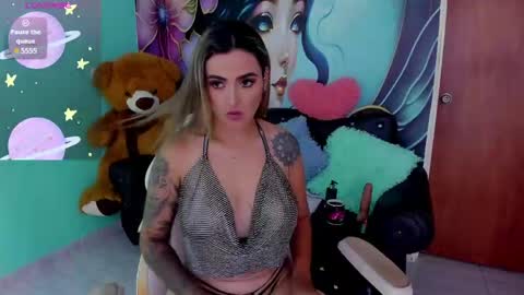 Mia online show from May 9, 7:19 pm