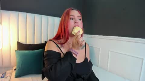 Snapshot of mia_blumm_ chatting on June 26, 4:33 pm Mia online show from June 26, 4:33 pm
