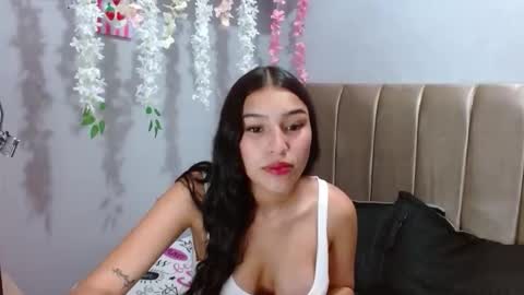 Snapshot of mia_brown69 chatting on May 22, 12:40 am mia_brown69 online show from May 22, 12:40 am