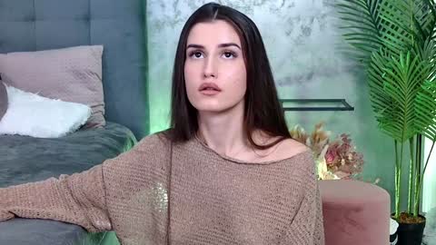 Freya Allen online show from February 4, 9:20 pm