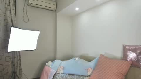 Snapshot of mia_choo chatting on February 17, 7:53 pm Ami online show from February 17, 7:53 pm