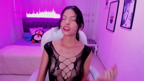 Mia online show from November 26, 8:10 pm