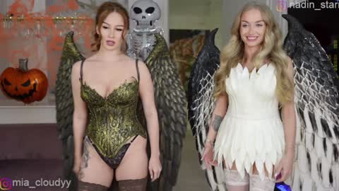 Snapshot of mia_cloudy chatting on October 31, 1:23 pm Mia and friends online show from October 31, 1:23 pm