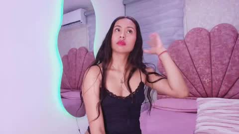 Snapshot of mia_collenss chatting on April 29, 3:10 am Mia online show from April 29, 3:10 am