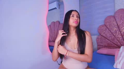 Snapshot of mia_collenss chatting on May 12, 3:03 am Mia online show from May 12, 3:03 am