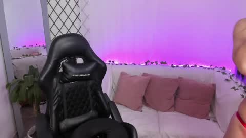 mia_collins_b online show from April 29, 5:55 am