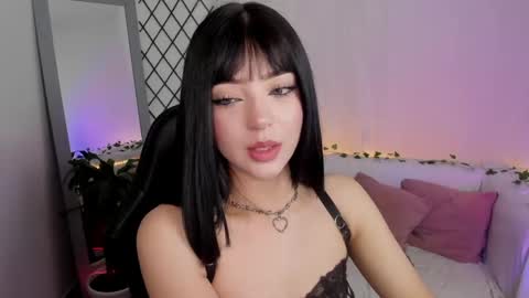 Snapshot of mia_collins_b chatting on June 2, 7:38 pm mia_collins_b online show from June 2, 7:38 pm