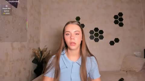 Mia  next stream Thursday 1400 UTC1 Friday 1400 UTC1 online show from October 1, 2:23 pm