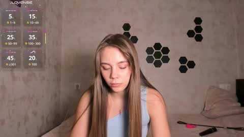 Mia  next stream Thursday 1400 UTC1 Friday 1400 UTC1 online show from November 21, 1:32 pm