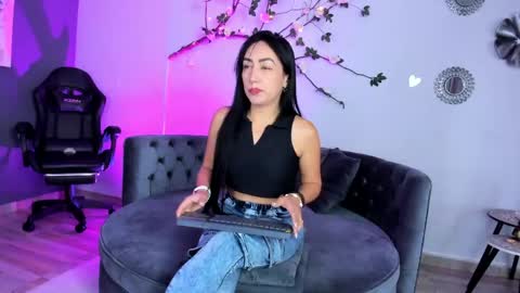 mia_davis__ online show from June 3, 11:57 am