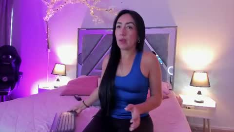 Snapshot of mia_davis__ chatting on July 6, 11:29 am mia_davis__ online show from July 6, 11:29 am