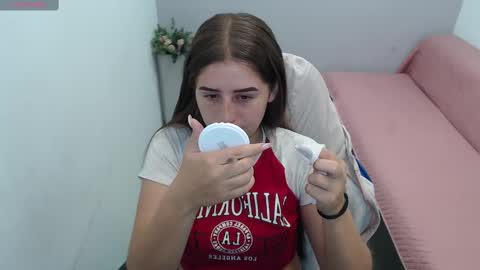 Mia online show from September 12, 1:55 pm