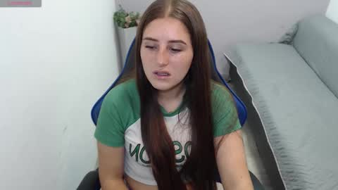 Mia online show from October 15, 1:33 pm