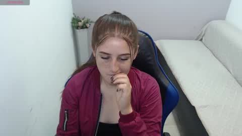 Mia online show from November 7, 1:22 pm