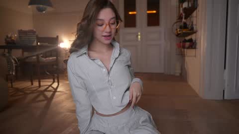Snapshot of mia_dynasty chatting on October 29, 6:09 pm Mia online show from October 29, 6:09 pm