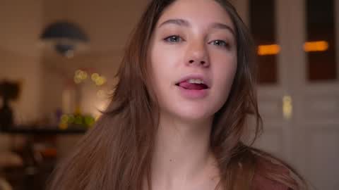 Snapshot of mia_dynasty chatting on December 5, 6:26 pm Mia online show from December 5, 6:26 pm