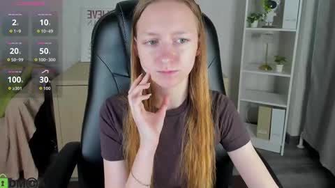 mia_e1fie online show from November 3, 9:21 am