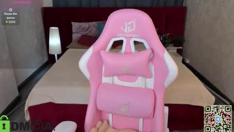 mia_e1fie online show from December 15, 8:07 am