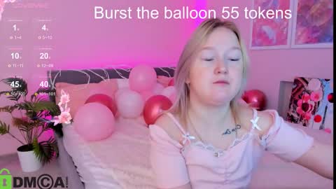 Mia online show from October 4, 7:28 am