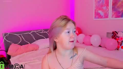 Mia online show from October 5, 2:32 am