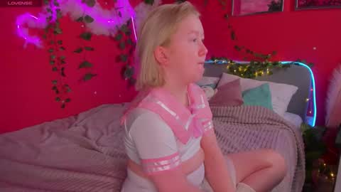 Mia online show from March 9, 2:59 am