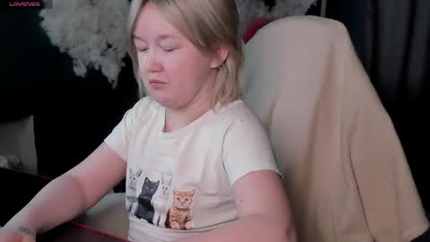 Snapshot of mia_ferd chatting on April 26, 2:31 am Mia online show from April 26, 2:31 am