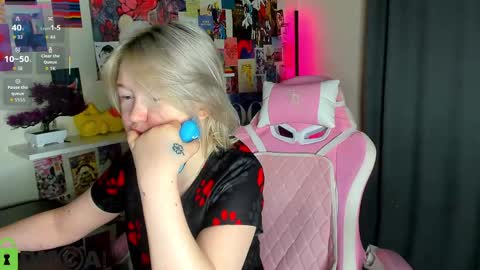 Snapshot of mia_ferd chatting on April 27, 2:53 am Mia online show from April 27, 2:53 am