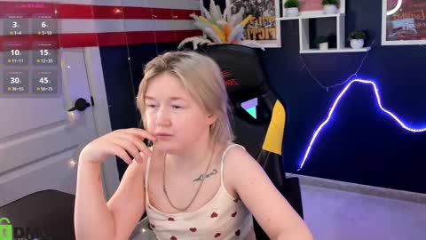 Snapshot of mia_ferd chatting on April 28, 3:00 am Mia online show from April 28, 3:00 am