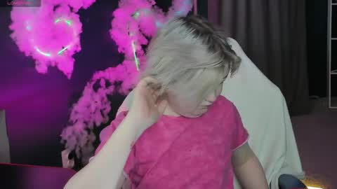 Snapshot of mia_ferd chatting on May 3, 3:01 am Mia online show from May 3, 3:01 am