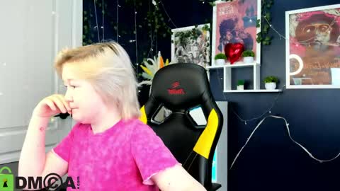 Snapshot of mia_ferd chatting on May 8, 3:12 am Mia online show from May 8, 3:12 am